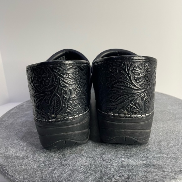 Dansko Black Tooled Leather Slip On Clogs Professional 39 - Picture 5 of 11